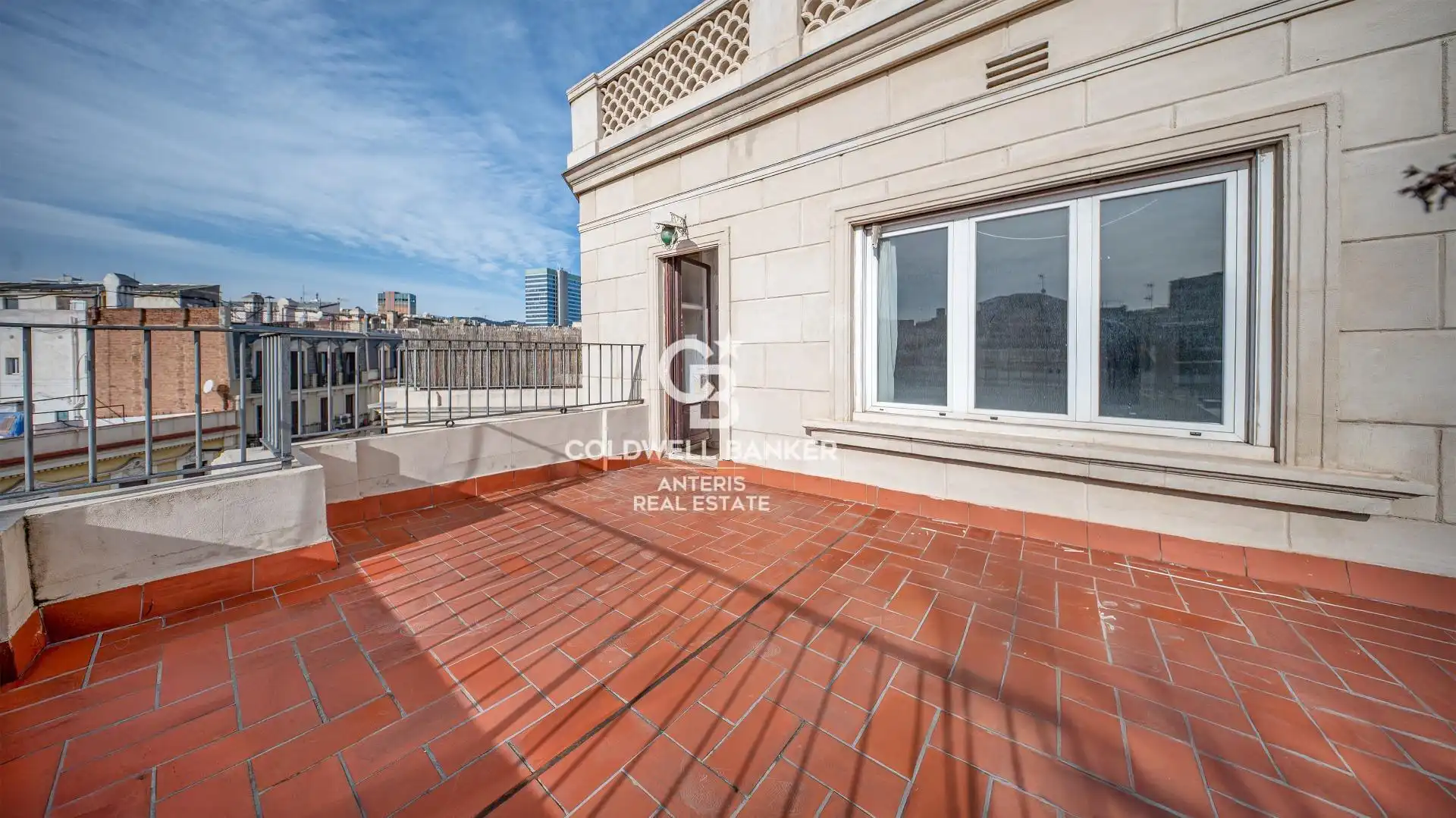 Terrasse von Dachboden zum Verkauf in Barcelona mit Klimaanlage, Heizung und Parkett