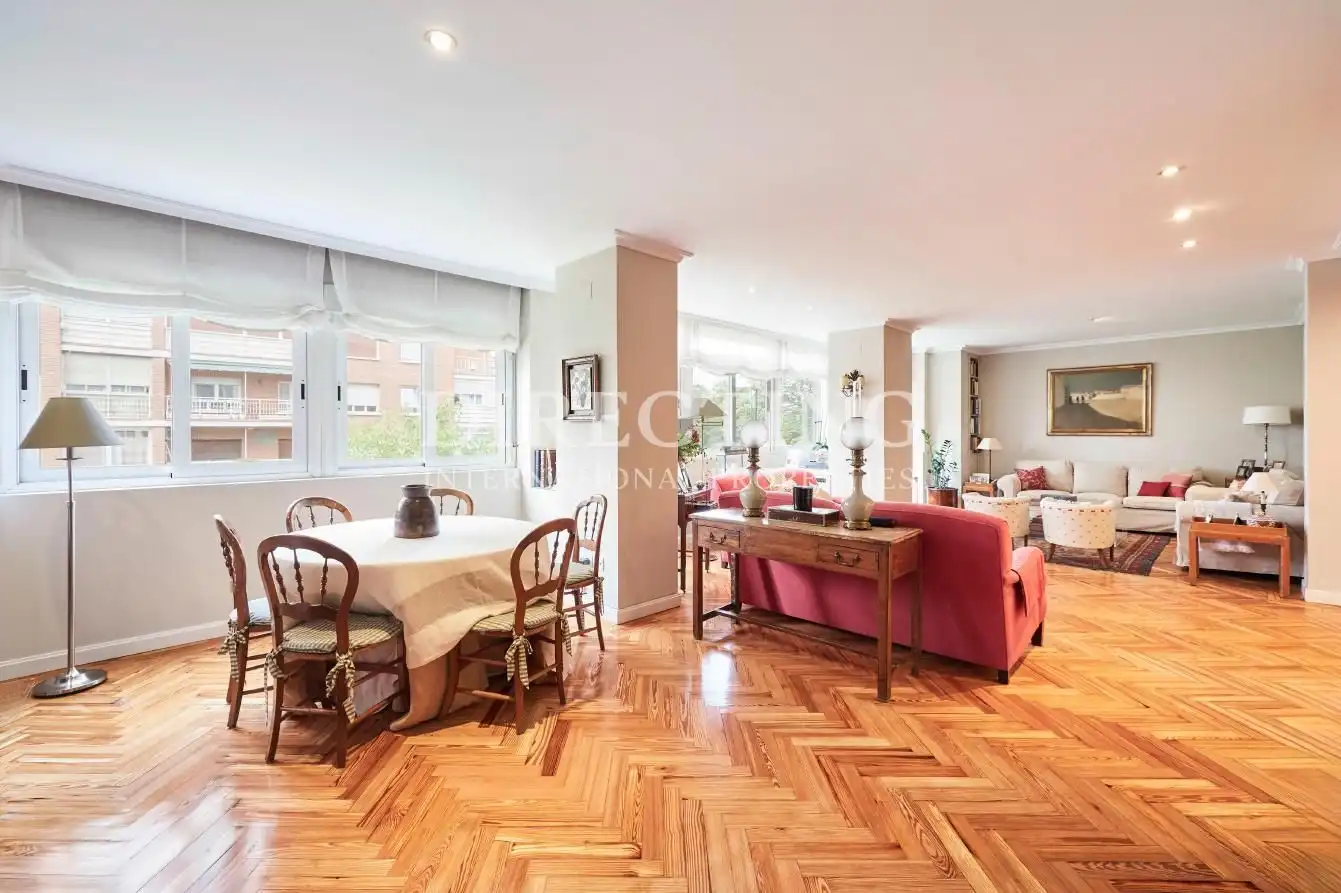 Sala d'estar de Pis en venda en Madrid amb Aire condicionat, Calefacció i Terrassa