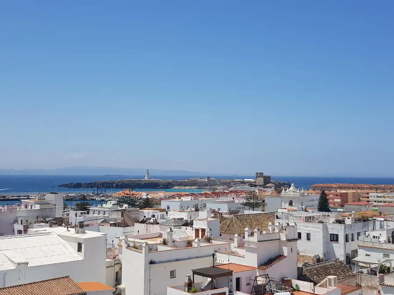 Vista exterior de Edificio en venta en Tarifa