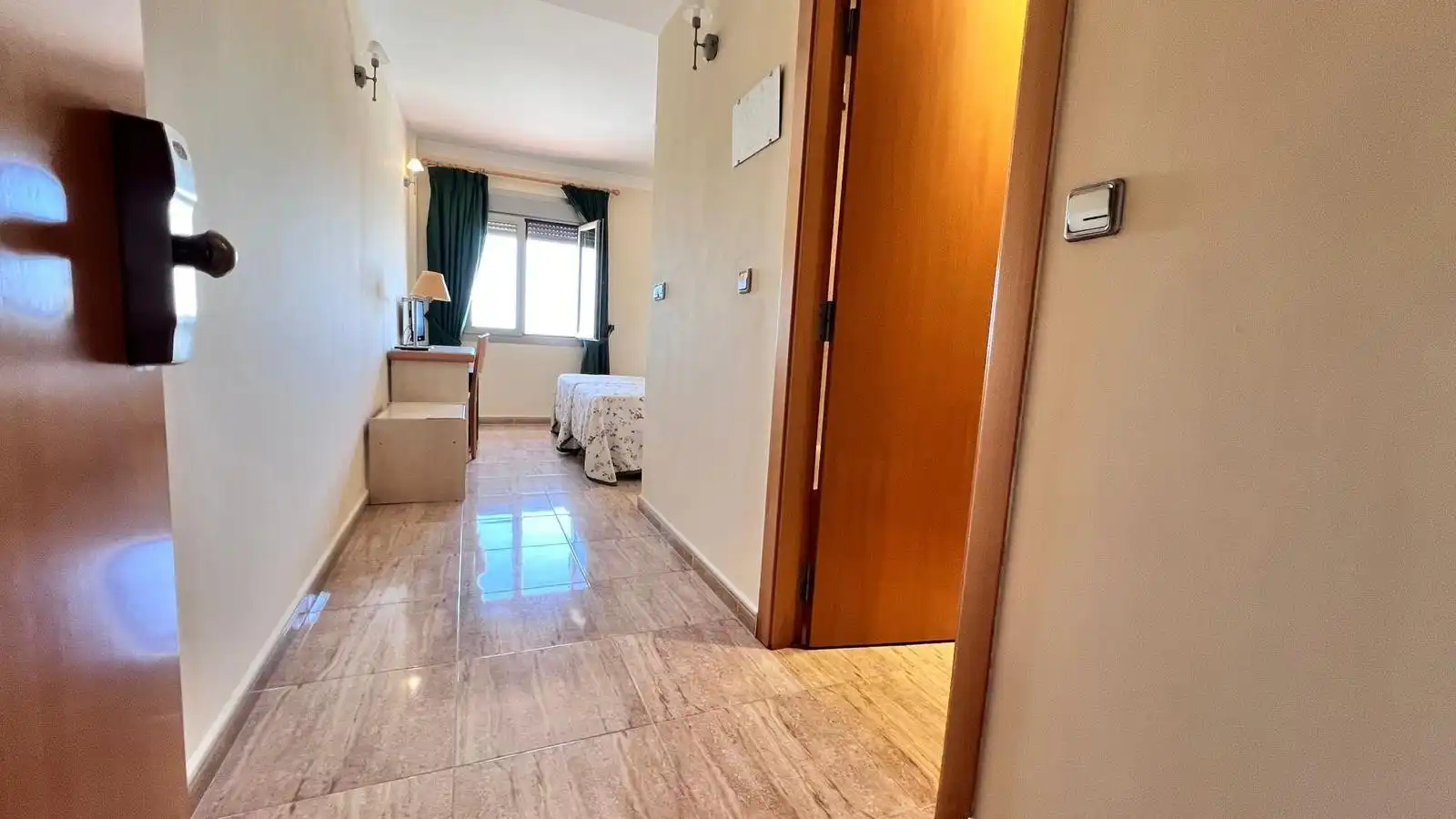 Edificio en venta en Los Montesinos con Alarma