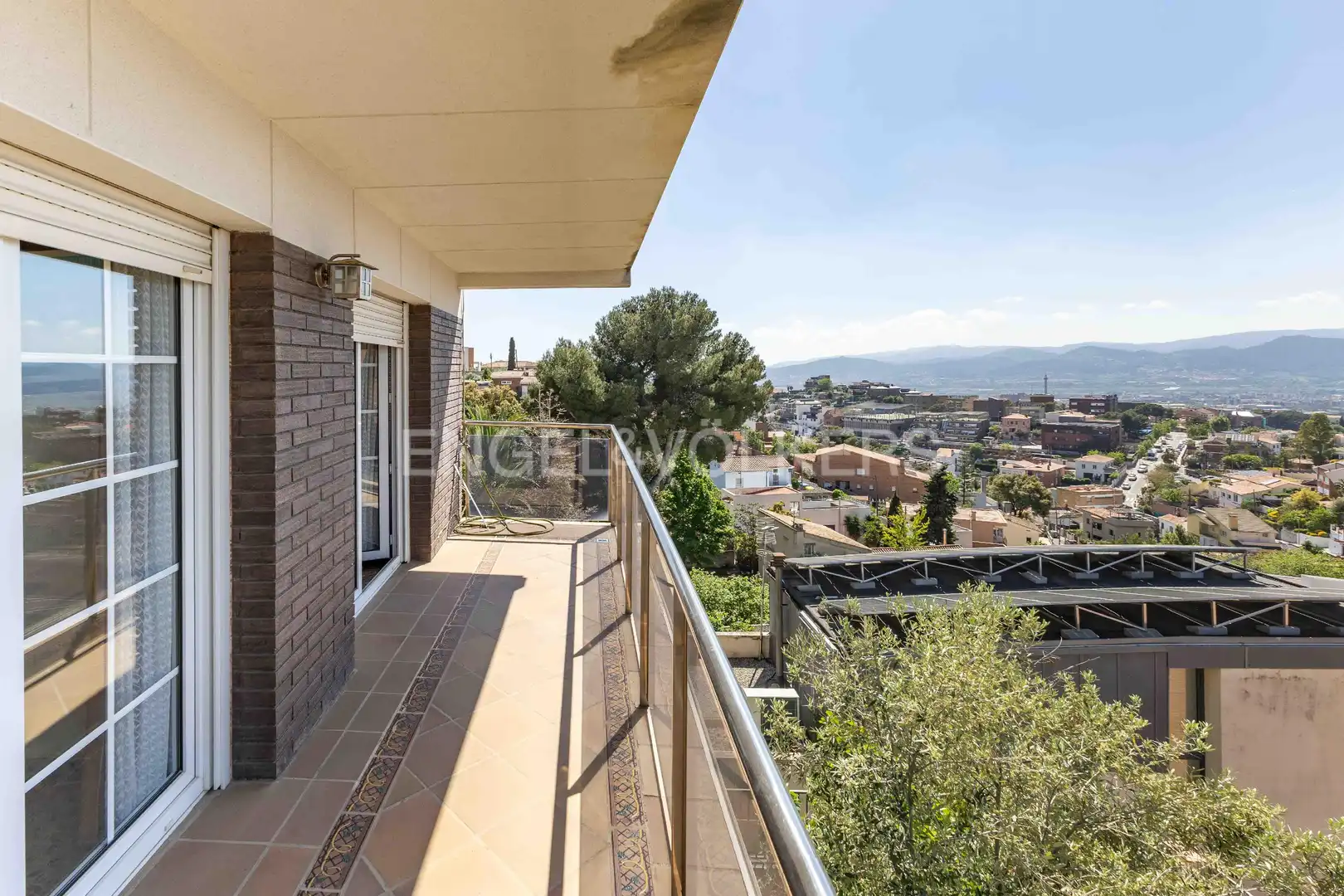 Vista exterior de Casa o chalet en venta en Esplugues de Llobregat con Aire acondicionado, Calefacción y Jardín privado