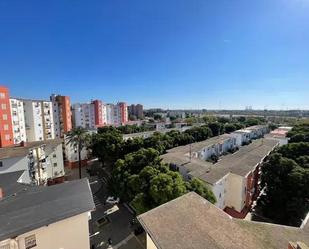 Vista exterior de Pis en venda en  Sevilla Capital amb Aire condicionat, Calefacció i Balcó