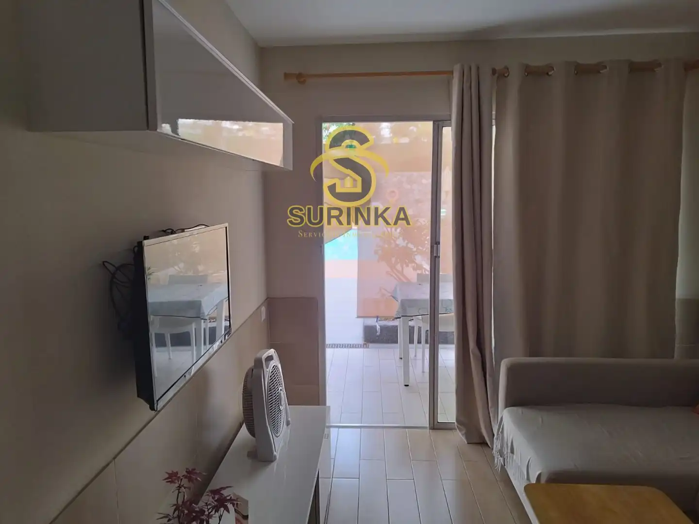 Sala de estar de Piso de alquiler en San Bartolomé de Tirajana con Terraza, Piscina y Amueblado