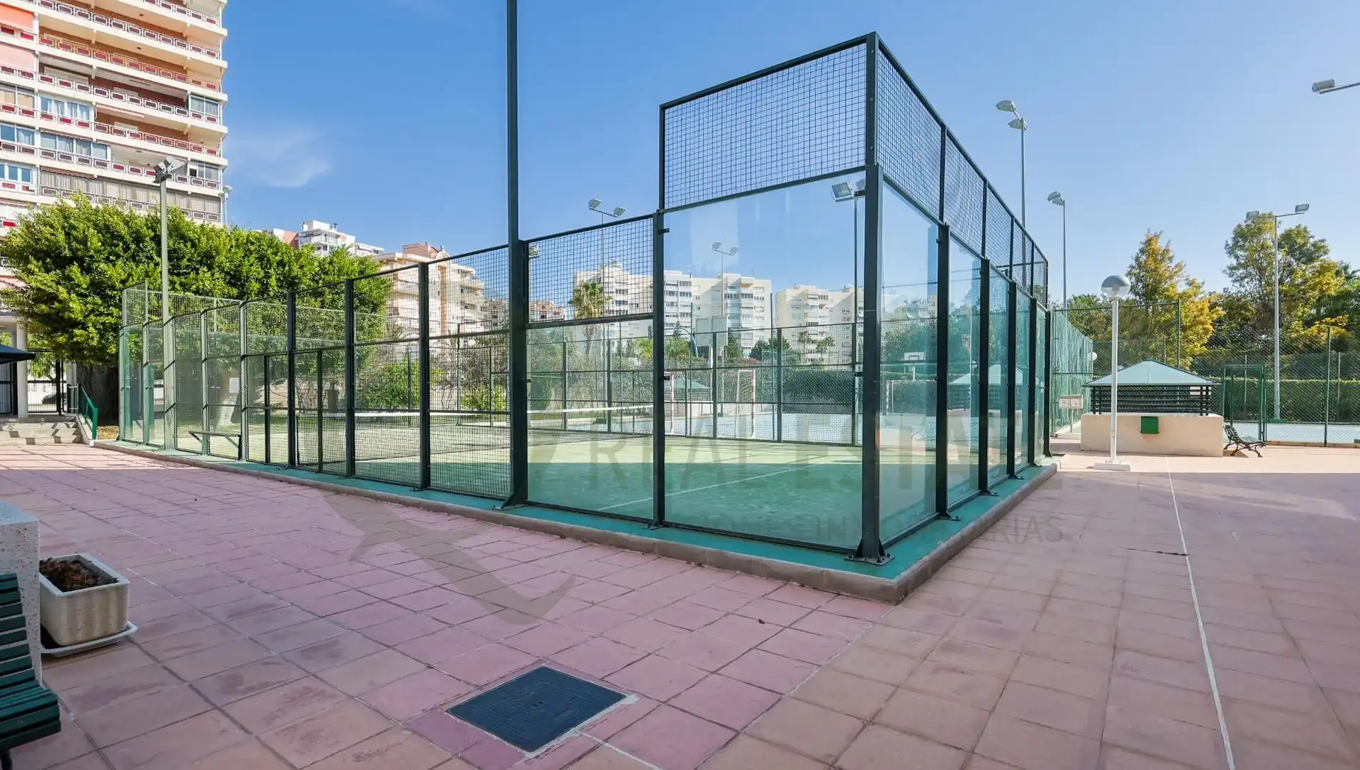 Außenansicht von Dachboden zur Miete in Alicante / Alacant mit Klimaanlage, Privatgarten und Terrasse