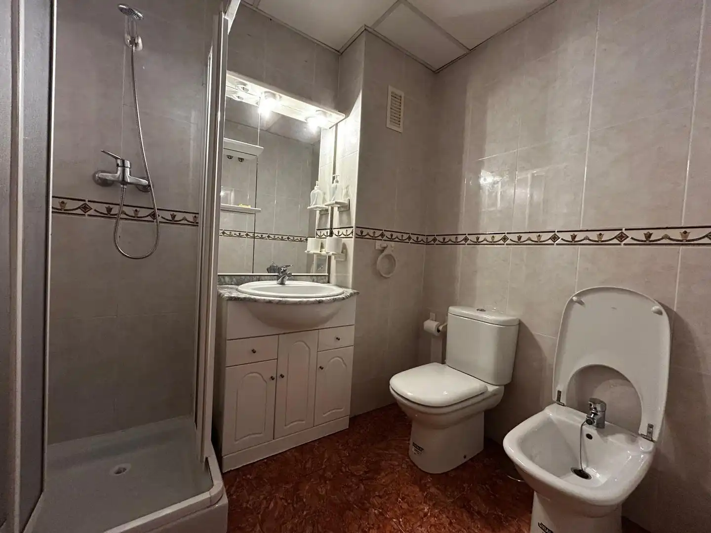 Badezimmer von Erdgeschoss zur Miete in Murcia mit Klimaanlage und Möbliert