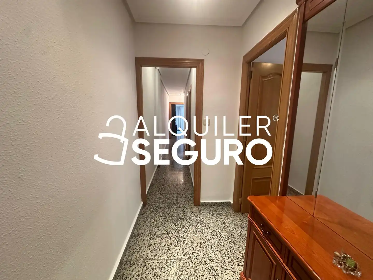 Flat for rent in Valencia  with Air Conditioner and Furnished