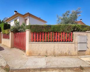 Vista exterior de Casa o xalet en venda en Caspe amb Aire condicionat i Piscina