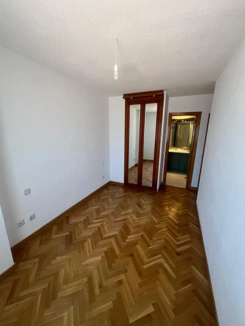 Habitación de Piso de alquiler en Madrid con Aire acondicionado, Calefacción y Jardín privado
