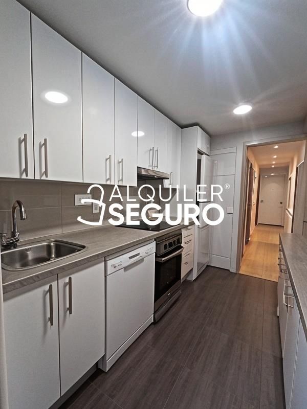 Cocina de Piso de alquiler en  Madrid Capital con Aire acondicionado, Calefacción y Terraza