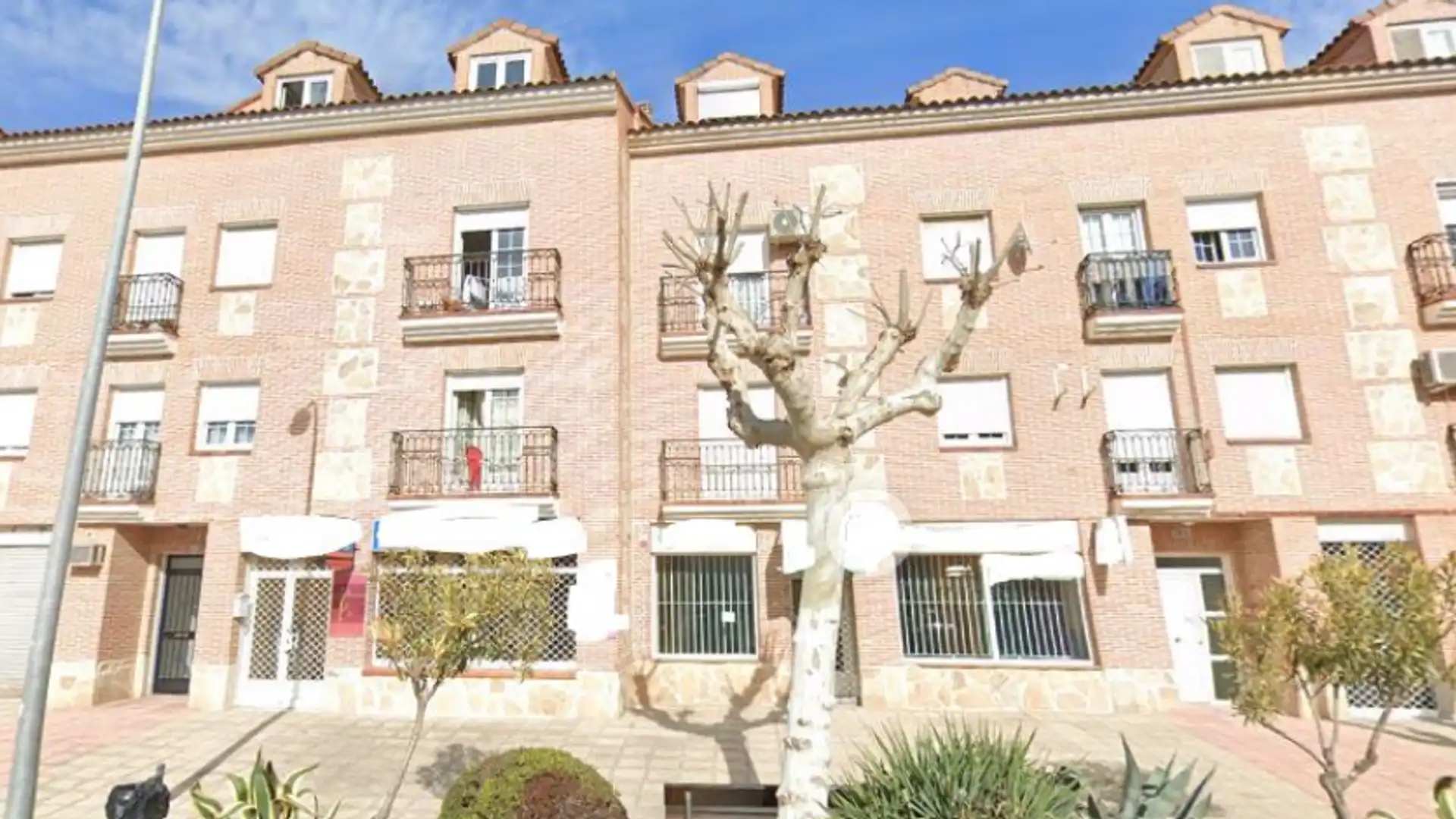 Vista exterior de Piso en venta en Valmojado