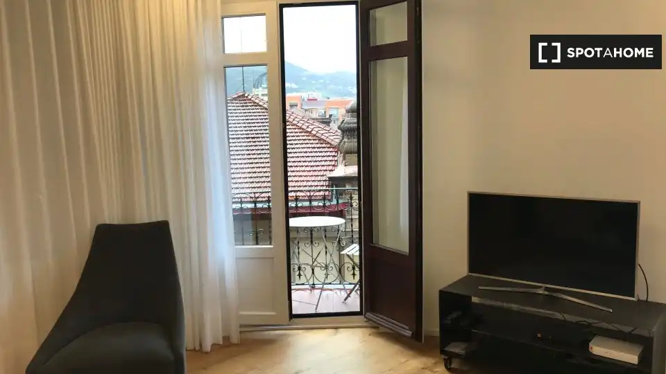 Room in Ensanche - Moyua - Diputación