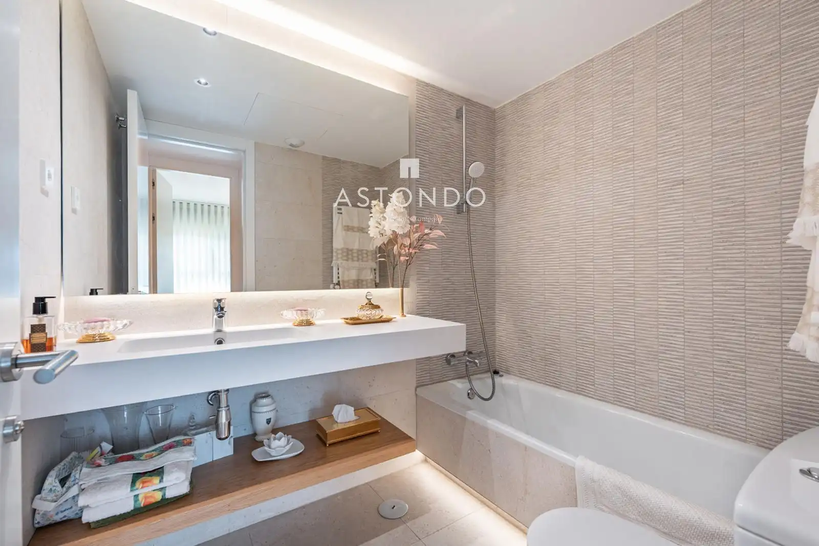 Badezimmer von Wohnung zum Verkauf in Madrid mit Klimaanlage, Heizung und Terrasse