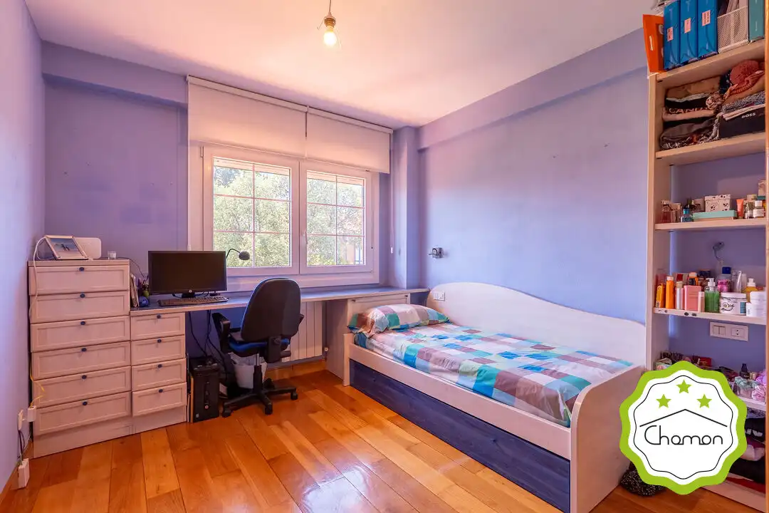 Habitación de Casa adosada en venta en Loiu con Calefacción y Jardín privado