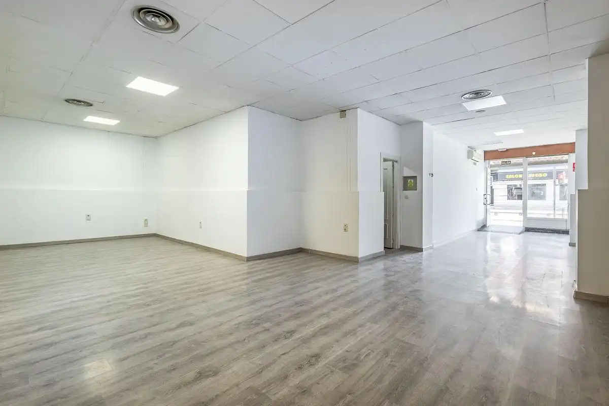 Local comercial en venda a DR.LOPEZ-CANTARERO BALLES 5, imagen 2