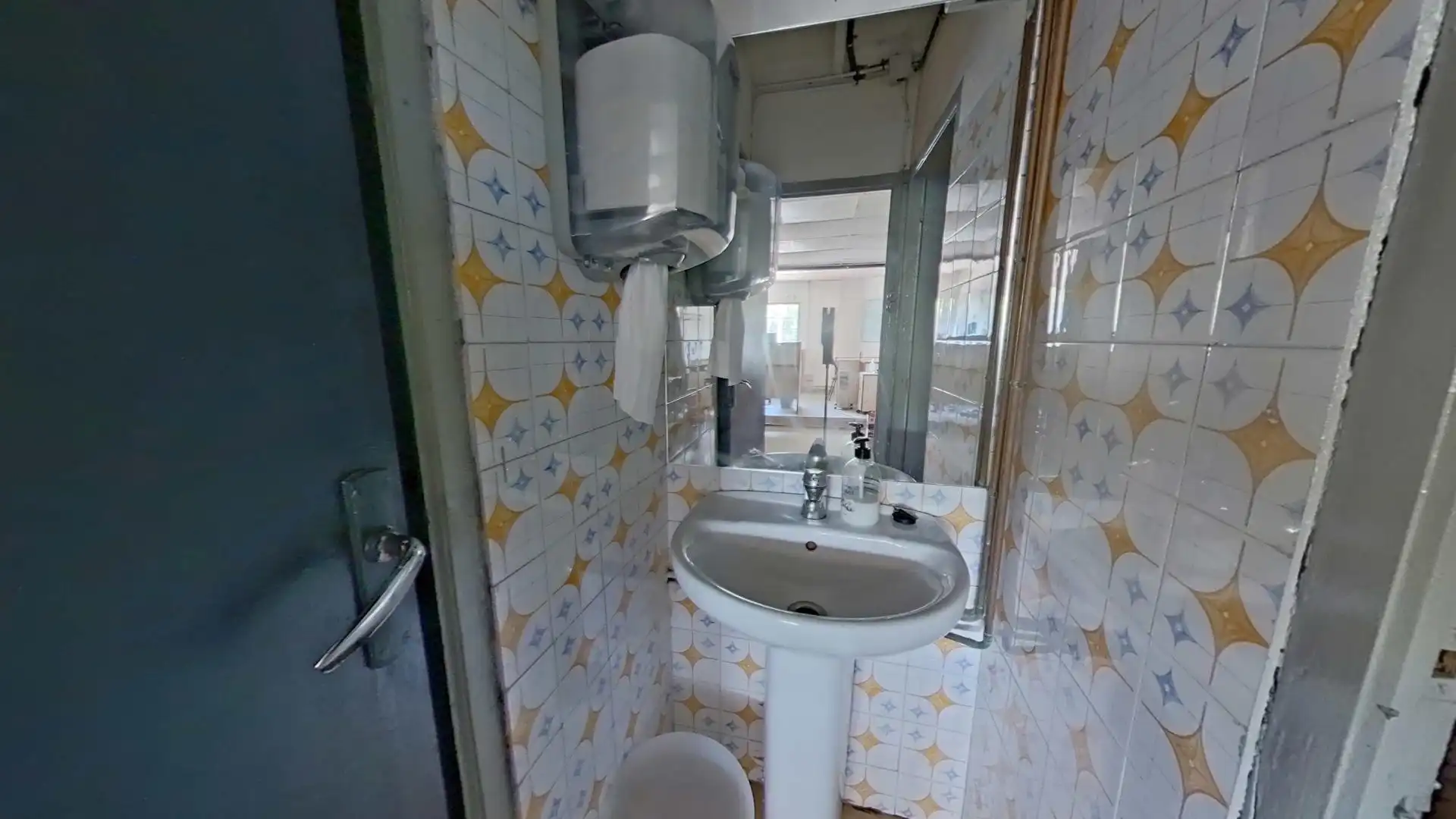 Baño de Nave industrial de alquiler en Ripollet
