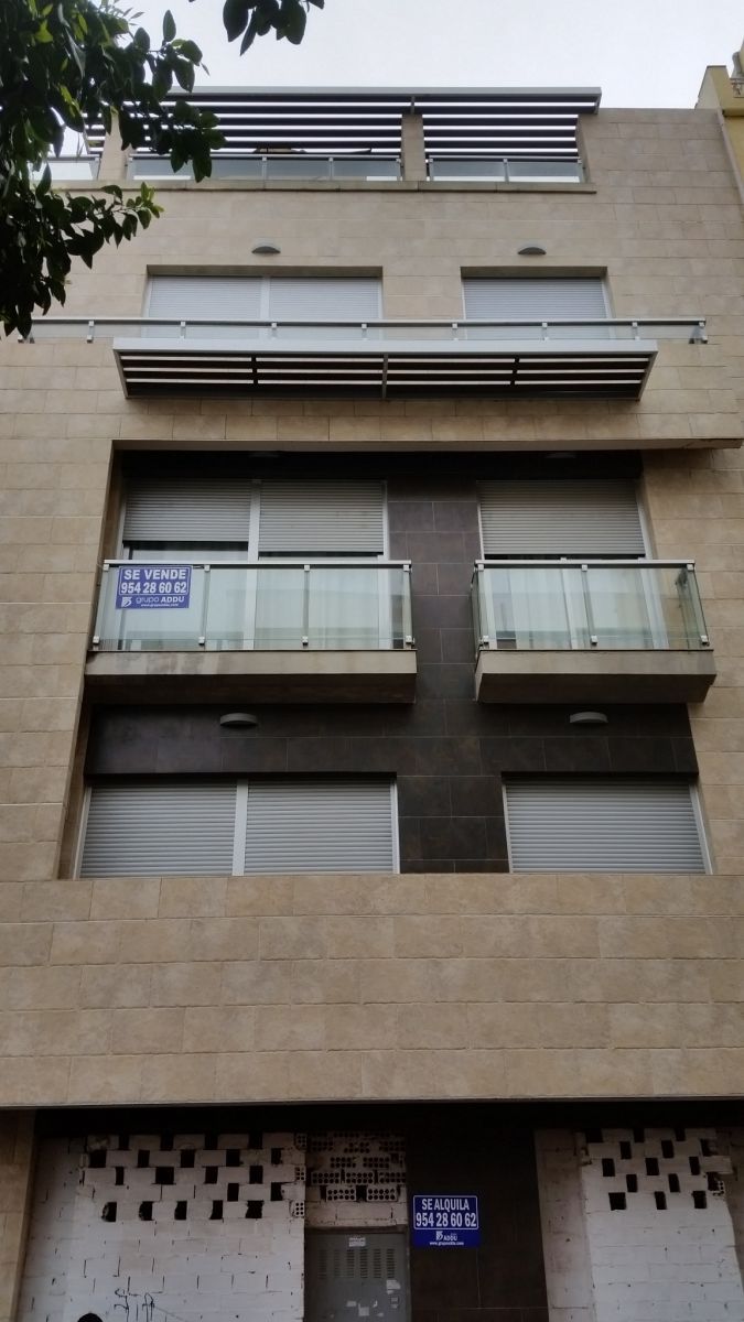 Exterior view of Flat to rent in  Sevilla Capital  with Air Conditioner, Terrace and Storage room