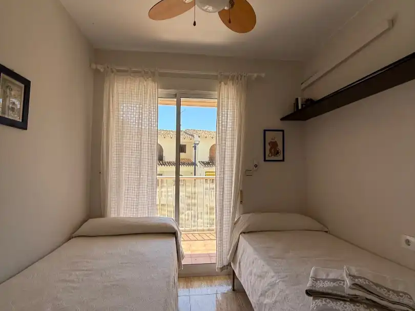 Bedroom of Flat for rent in Miramar, Valencia