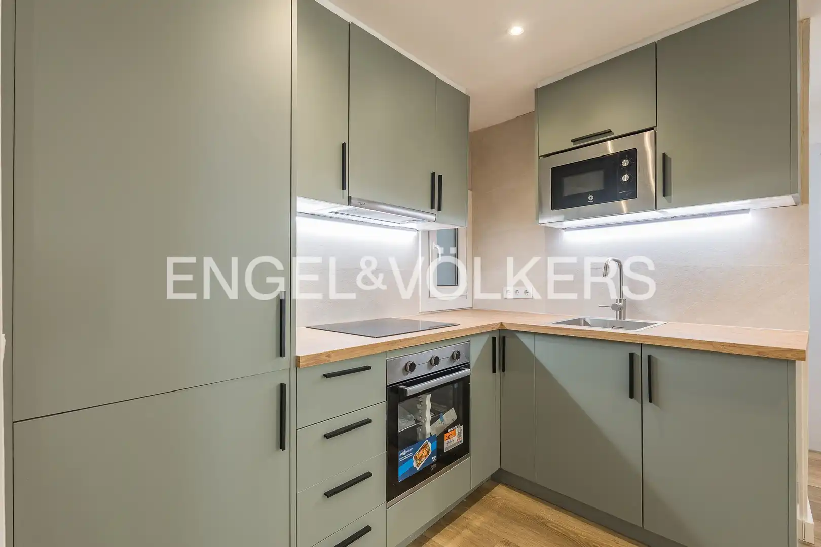 Kitchen of Flat for sale in L'Hospitalet de Llobregat  with Heating and Balcony