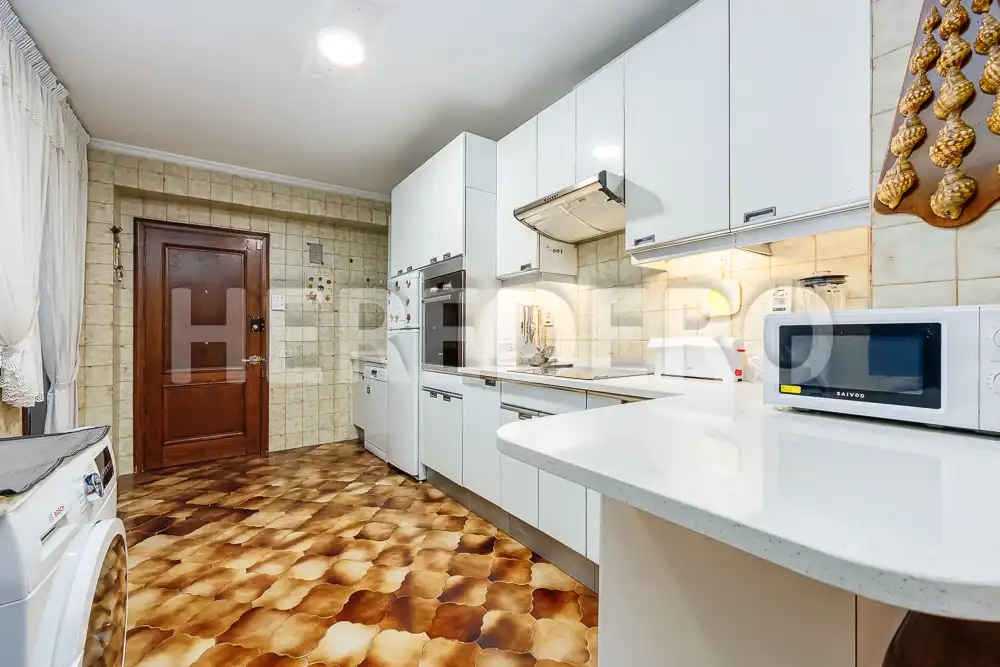 Kitchen of Flat for sale in Vigo   with Heating, Storage room and Balcony