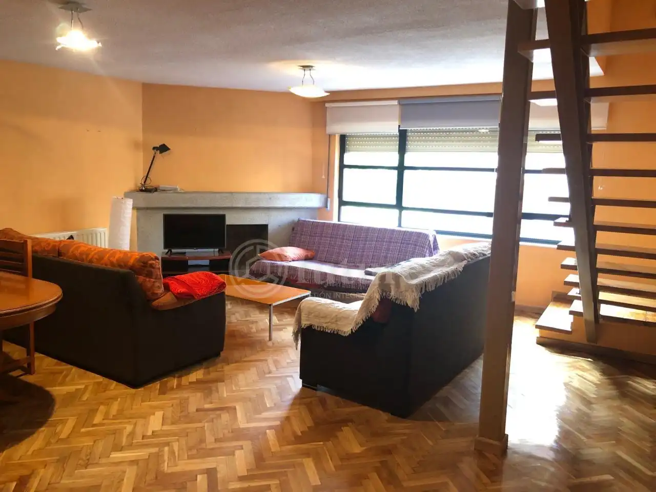 Sala de estar de Dúplex de alquiler en Salamanca Capital con Calefacción, Parquet y Amueblado