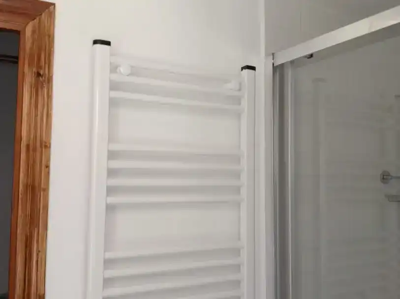 Badezimmer von Wohnung zur Miete in Aller mit Balkon