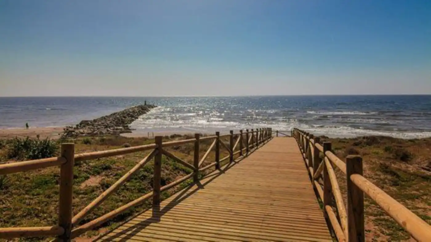 Außenansicht von Erdgeschoss zum Verkauf in Marbella mit Klimaanlage, Heizung und Privatgarten