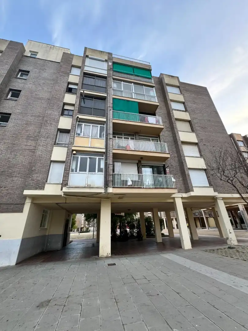 Vista exterior de Piso en venta en Viladecans con Terraza y Balcón