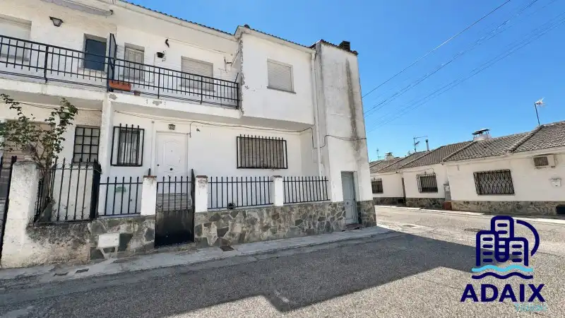Vista exterior de Casa adosada en venta en Huecas con Calefacción y Balcón