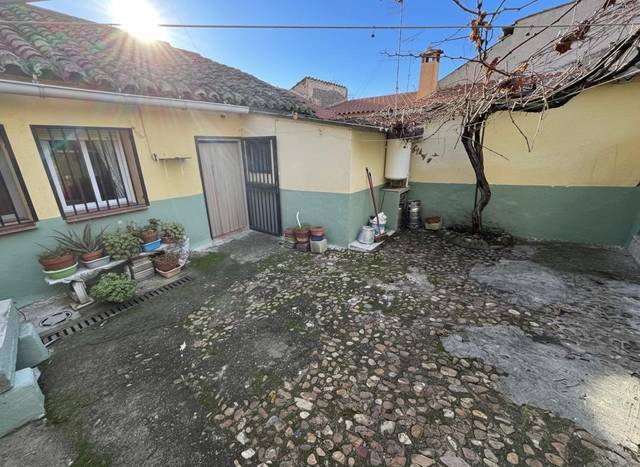 Casa-chalet en Venta en Calle Santiago en El Carpio de Tajo