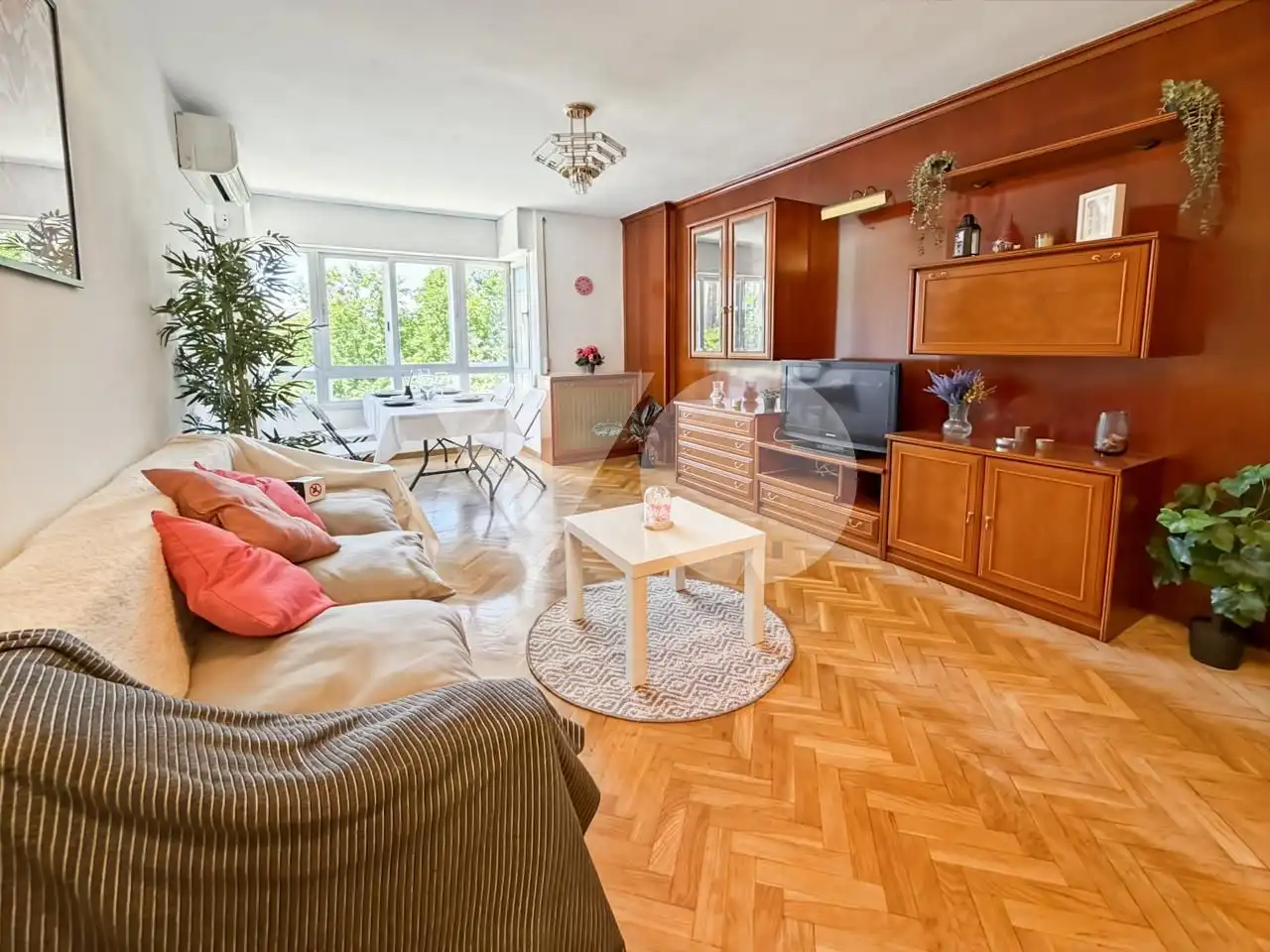 Living room of Flat for sale in Madrid  with Air Conditioner, Heating and Parquet flooring