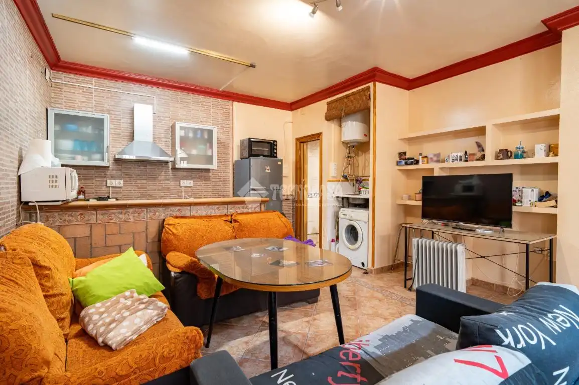 Sala de estar de Casa adosada en venta en Granada con Aire acondicionado