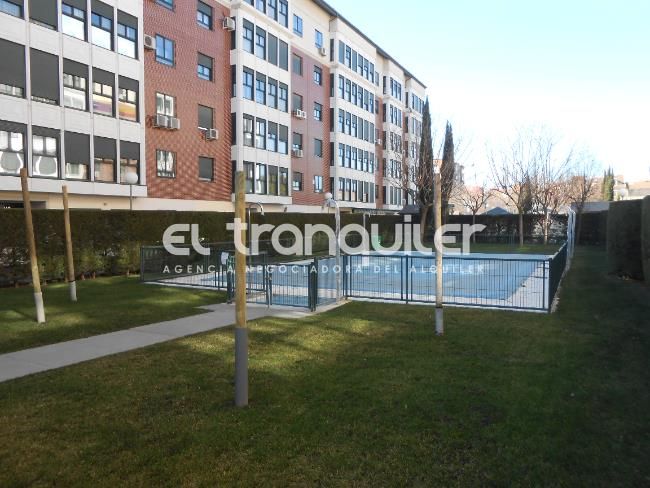 Vista exterior de Pis de lloguer en Torrejón de Ardoz amb Parquet, Traster i Piscina