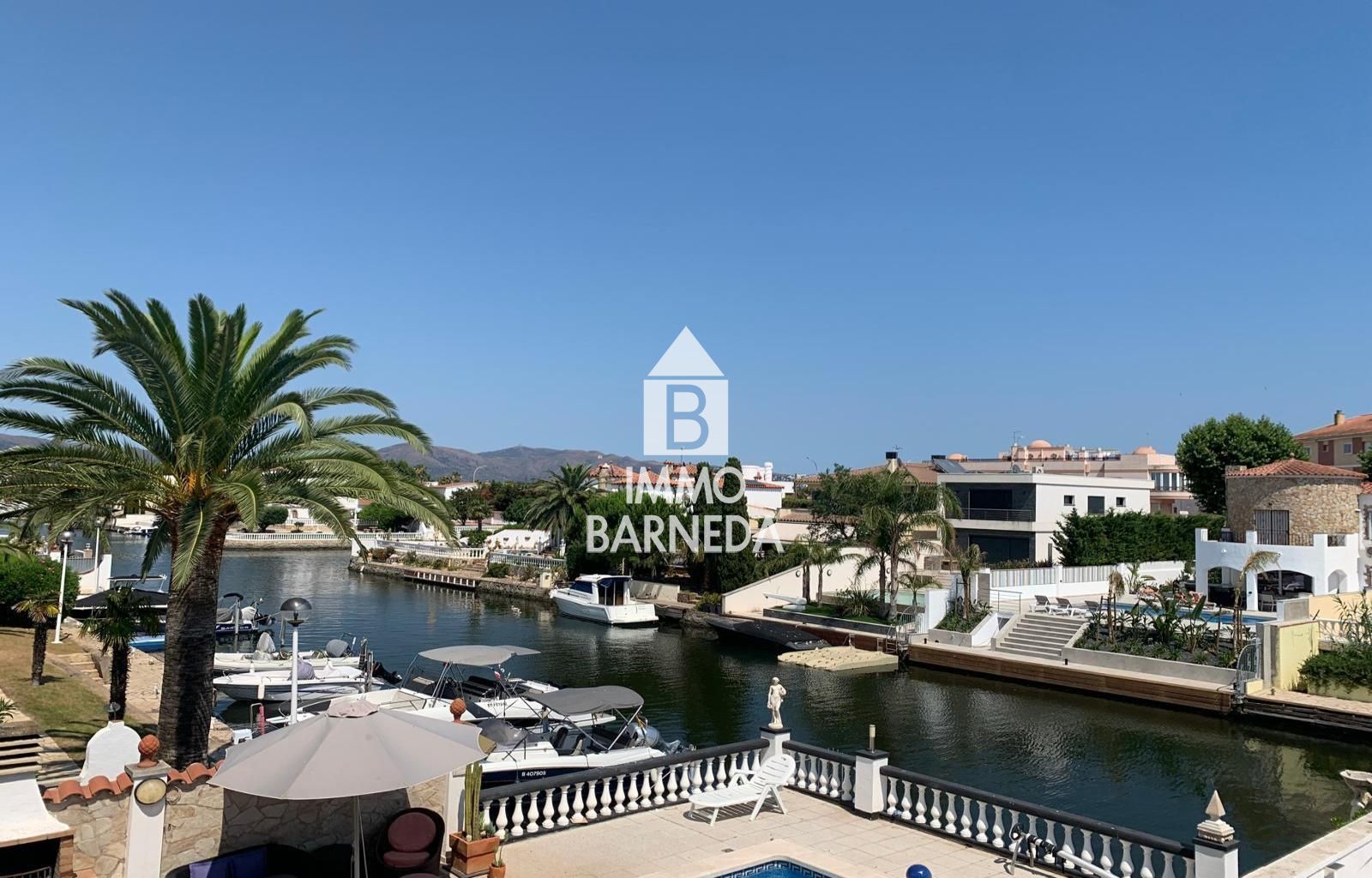 Vista exterior de Casa o xalet en venda en Empuriabrava amb Aire condicionat, Calefacció i Jardí privat