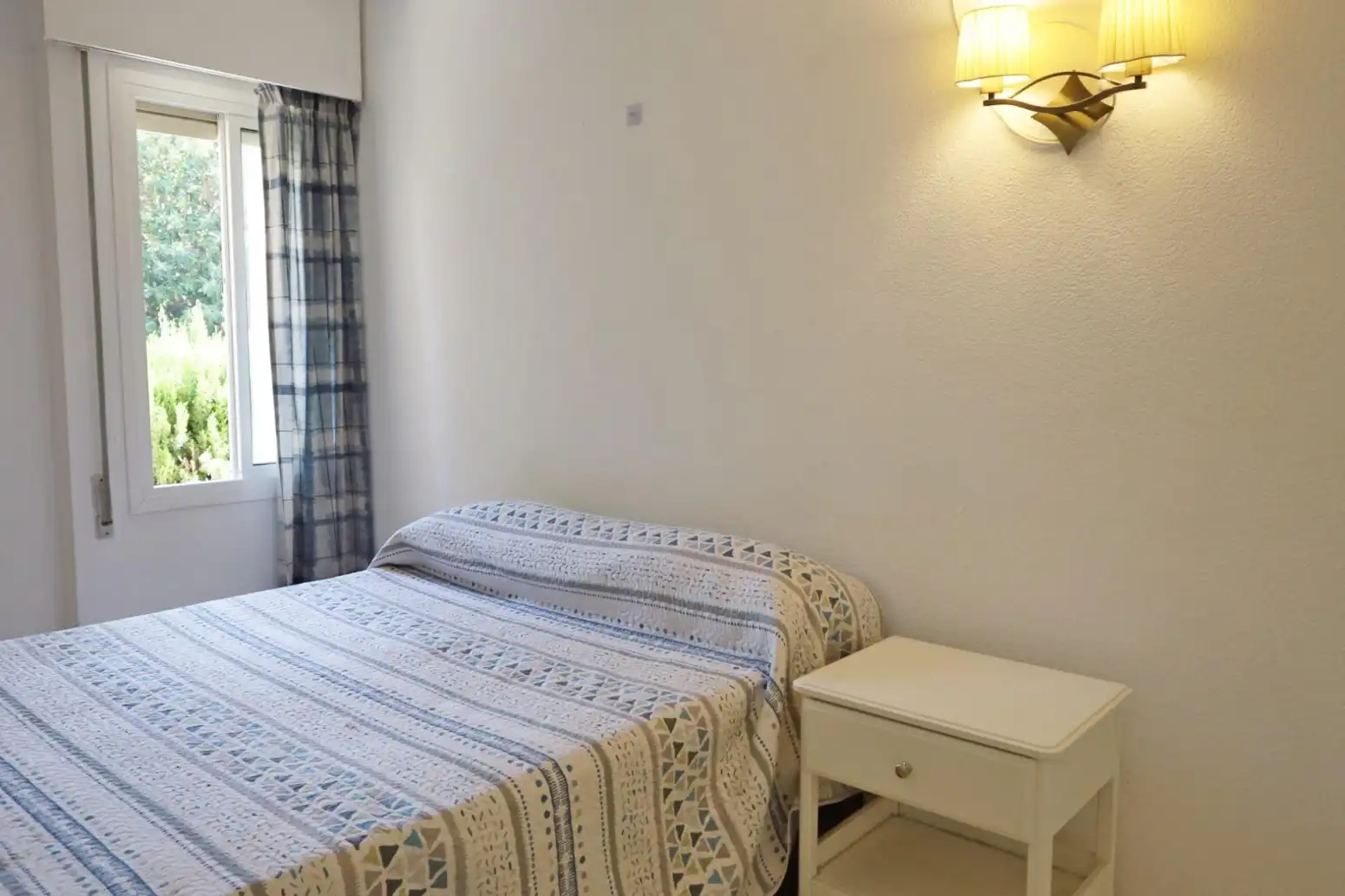 Habitación de Piso en venta en Benalmádena con Jardín privado, Terraza y Amueblado