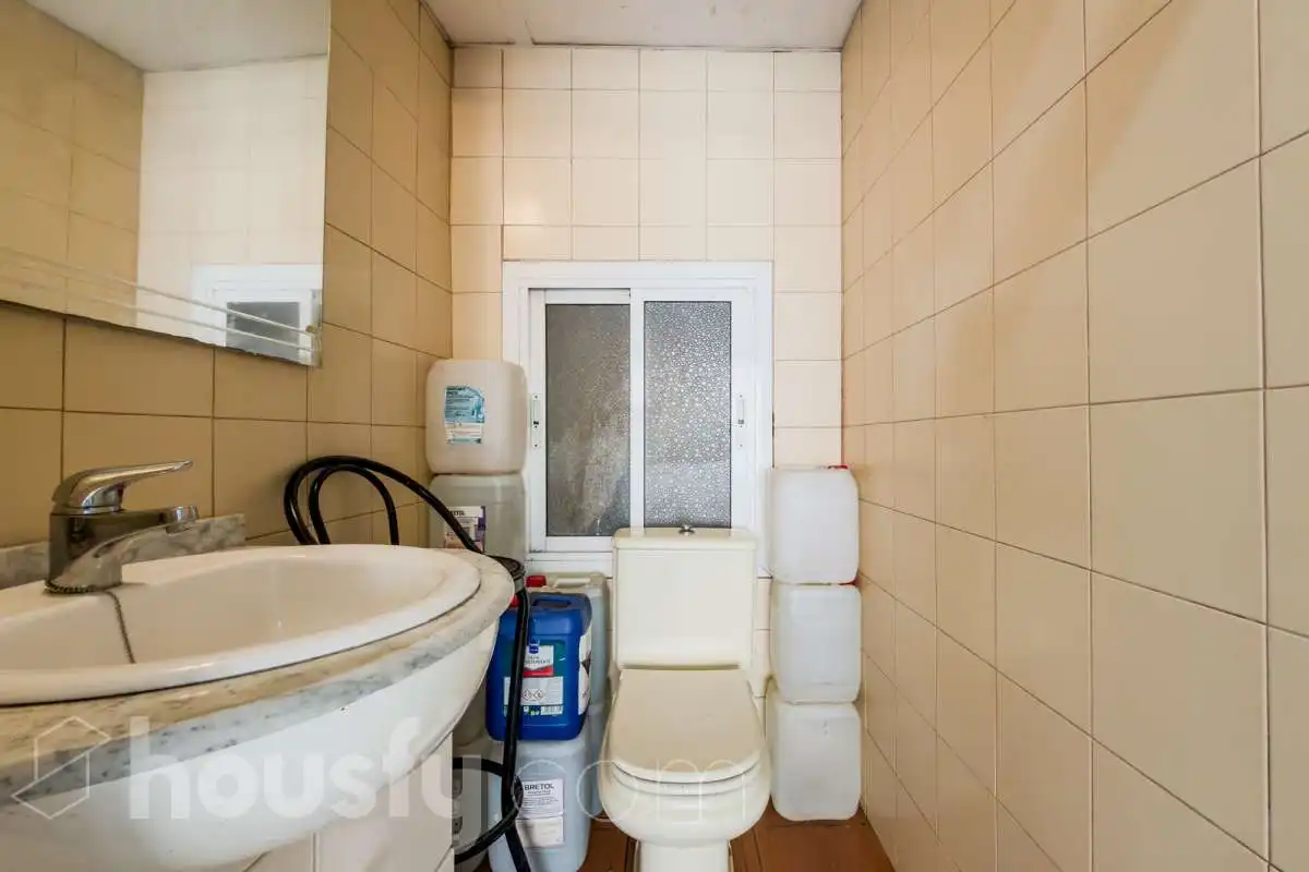 Badezimmer von Geschaftsraum zum Verkauf in Badalona