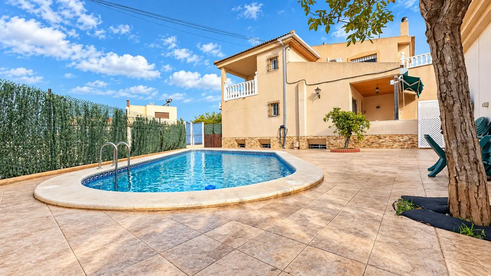 Chalet con piscina en venta en RM-E26 39