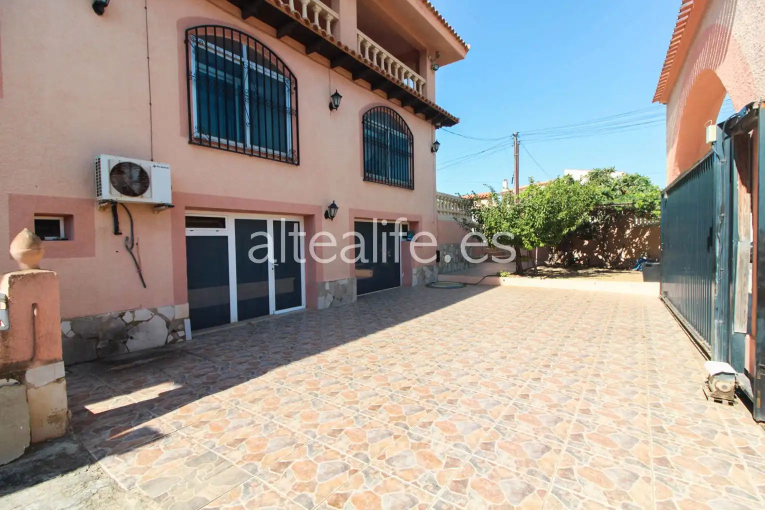 Vista exterior de Casa o chalet en venta en L'Alfàs del Pi con Aire acondicionado, Calefacción y Jardín privado