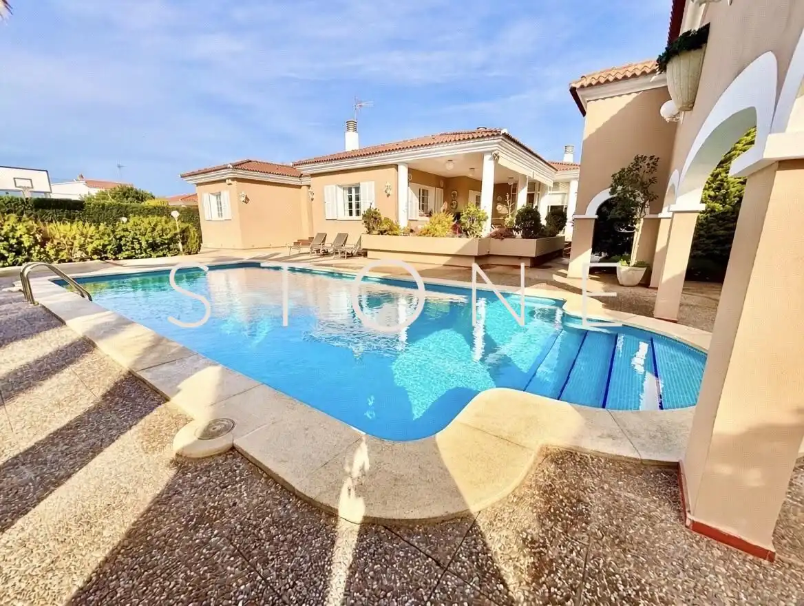 Casa con piscina in vendita a Cala en Blanes