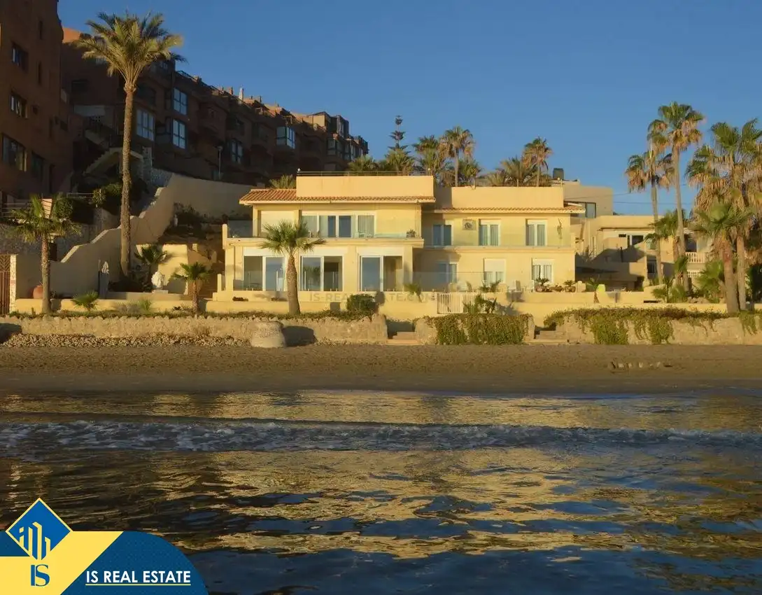 Villa zum Verkauf in Playa de San Juan - El Cabo de las Huertas