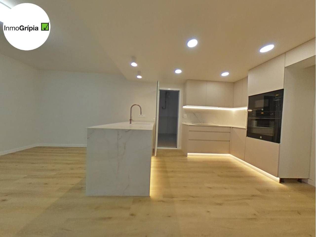 Kitchen of Flat for sale in Terrassa  with Air Conditioner, Heating and Parquet flooring