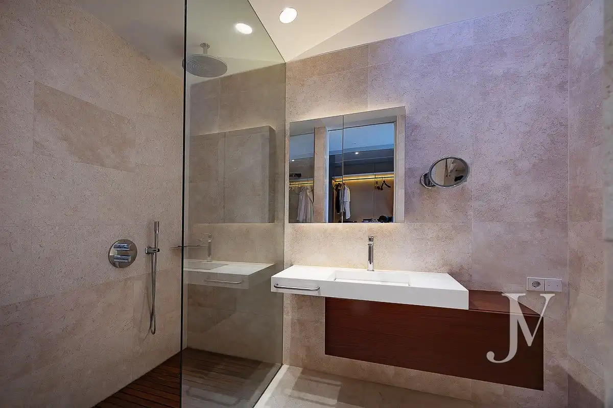 Bathroom of Houses for sale in Madrid  with Air Conditioner, Heating and Private garden