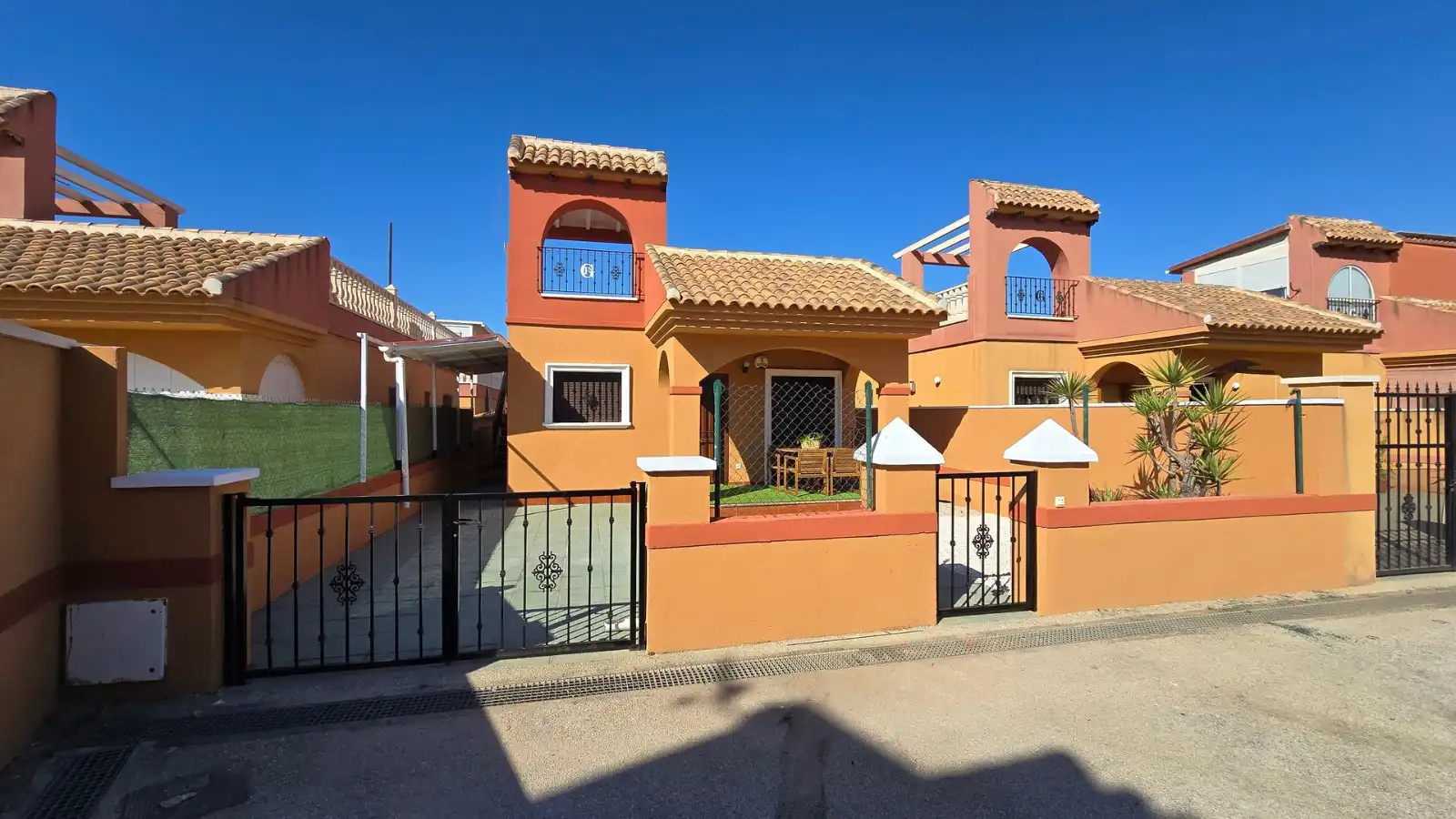 Vista exterior de Casa o chalet de alquiler en Torrevieja con Aire acondicionado, Jardín privado y Terraza