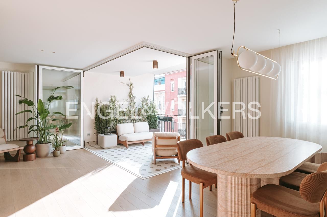 Living room of Flat for sale in  Madrid Capital  with Air Conditioner, Heating and Terrace