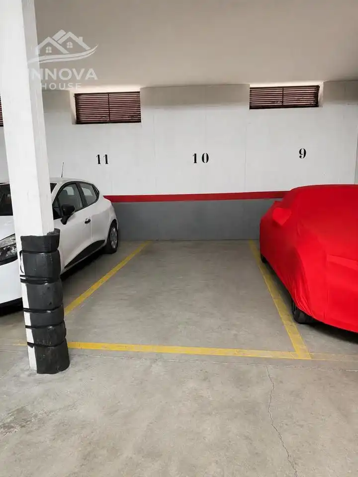 Aparcament de Pis en venda en La Lastrilla  amb Calefacció, Terrassa i Traster