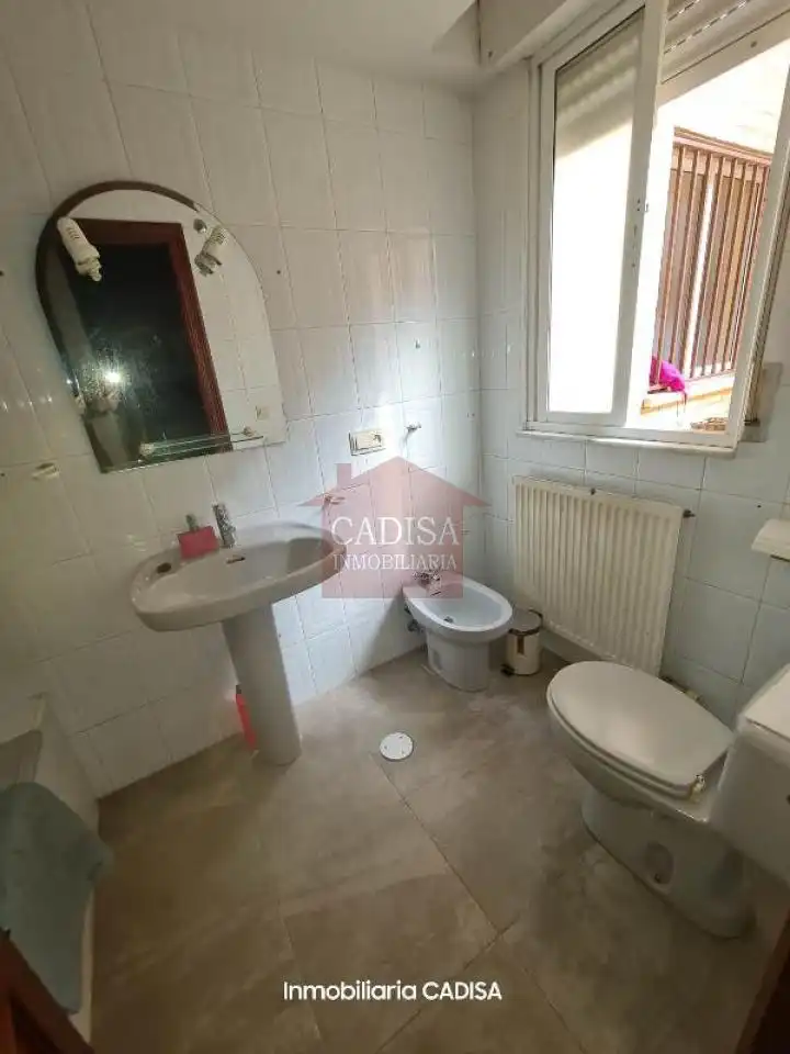 Bathroom of Flat for sale in Salamanca  with Heating, Parquet flooring and Terrace