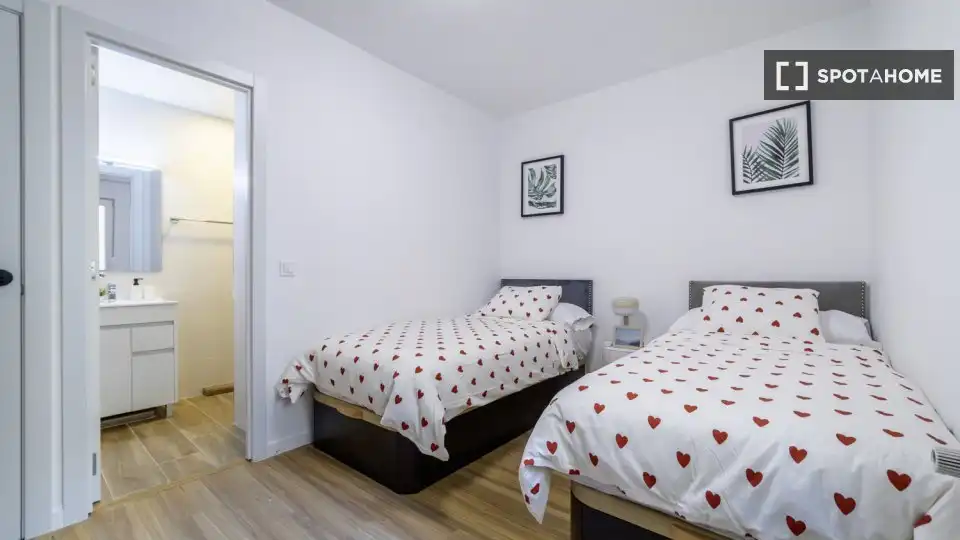 Habitación de Piso de alquiler en Madrid con Aire acondicionado, Calefacción y Amueblado