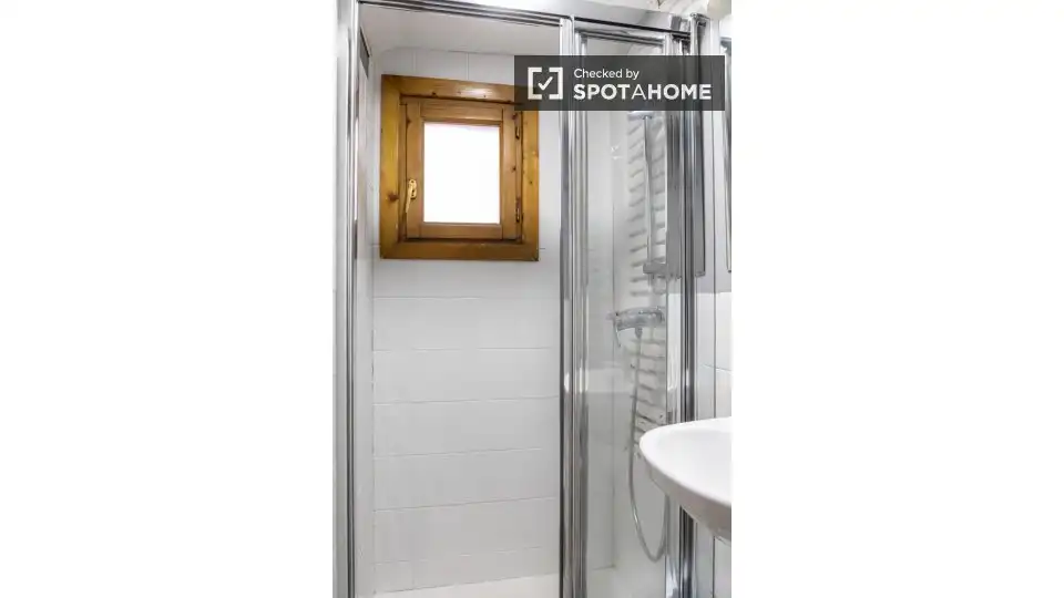 Baño de Piso de alquiler en Madrid con Aire acondicionado, Calefacción y Amueblado