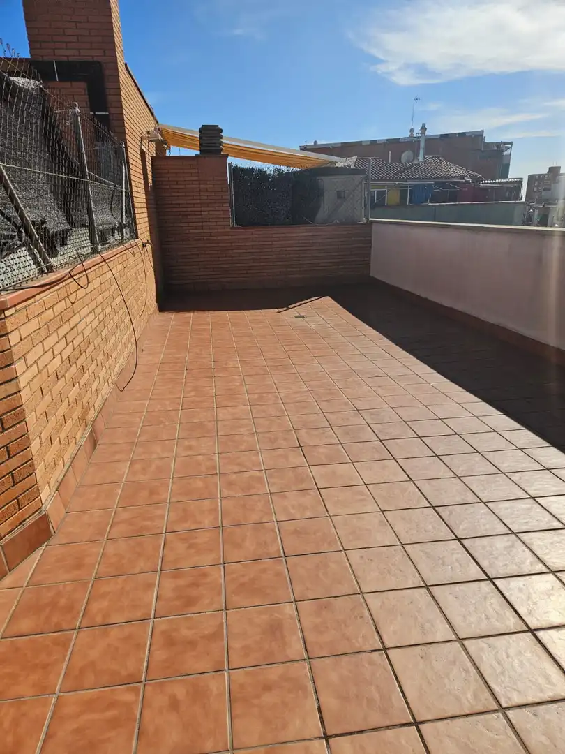 Terraza de Piso en venta en Santa Coloma de Gramenet con Calefacción, Terraza y Trastero