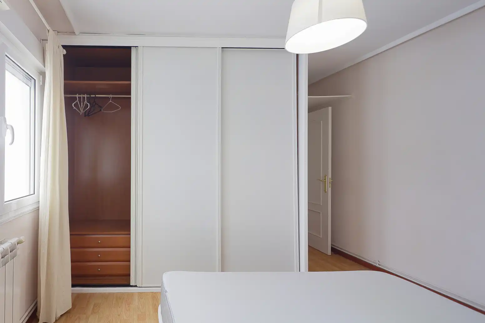 Habitación de Piso en venta en Gijón  con Calefacción, Terraza y Amueblado