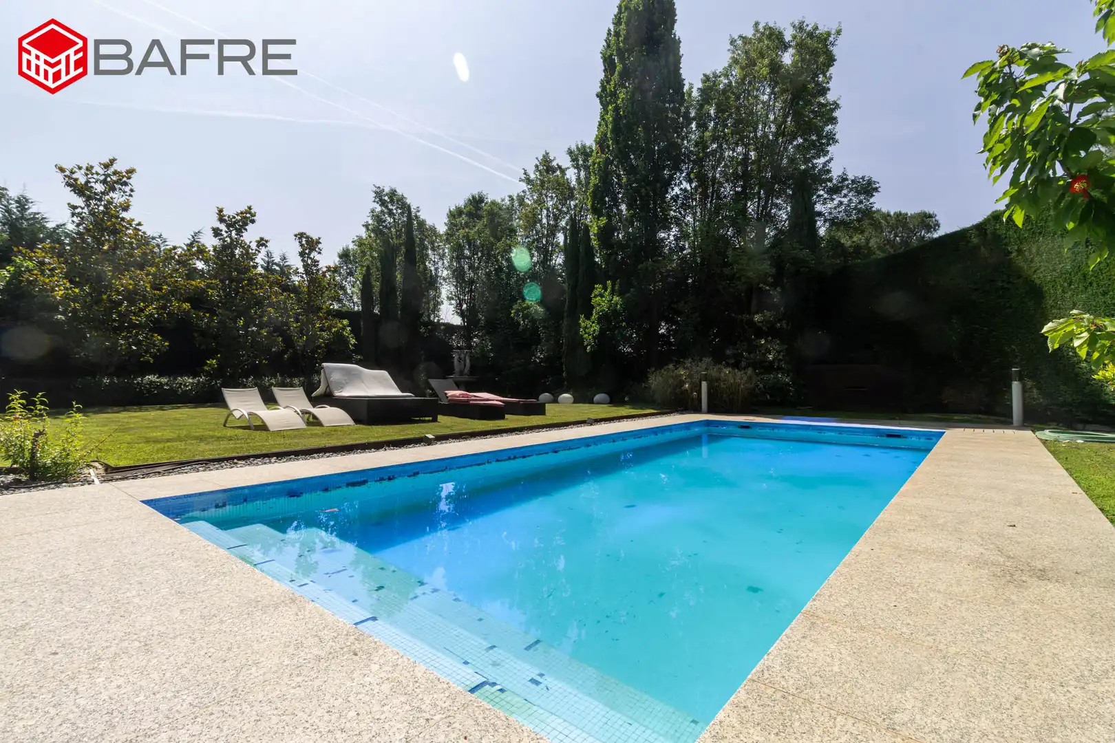 Swimming pool of Houses for sale in Pozuelo de Alarcón  with Air Conditioner, Private garden and Storage room